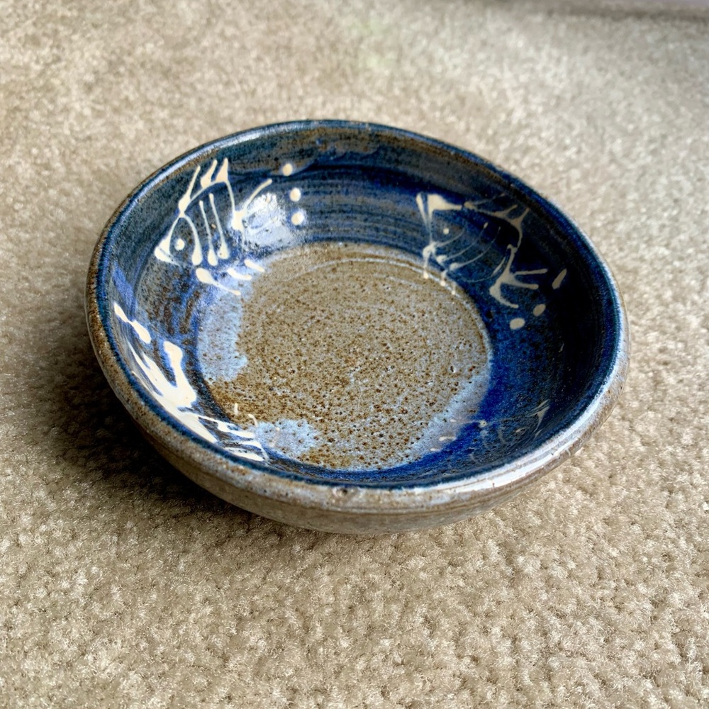 Earthworks Barbados Pottery Blue White Grey Fish Trinket Bowl Dish signed